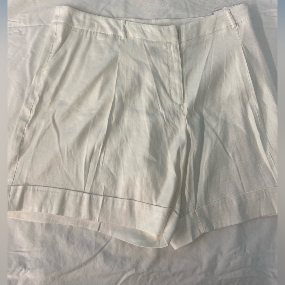 Investments Linen Pleated Cuffed Mid Rise Shorts White Size 24W